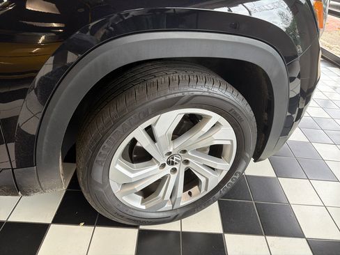 Used 2020 Volkswagen Atlas Cross Sport SEL image 9