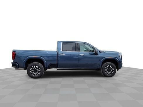 New 2026 GMC Sierra 2500 Denali Ultimate w/ LPO, Black Badging Package image 9