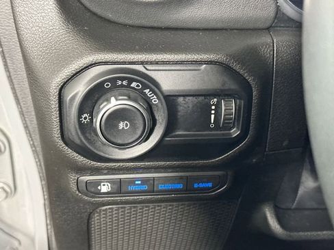 Used 2023 Jeep Wrangler Unlimited Sahara AWD/4WD image 19