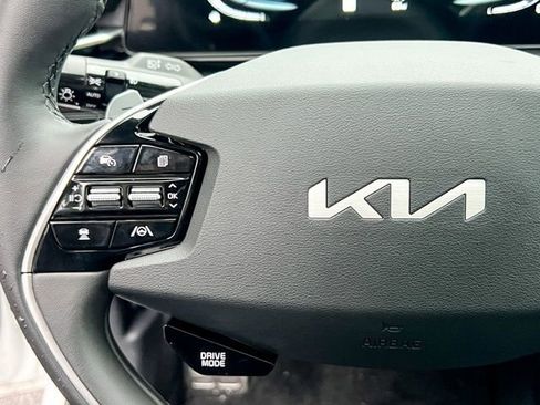 New 2025 Kia Niro EX Touring image 25