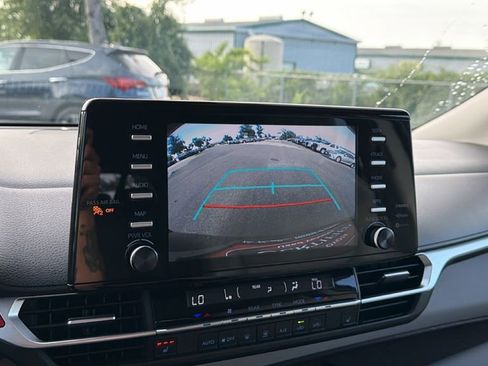 Certified 2024 Toyota Sienna XLE FWD image 30