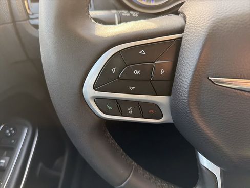 Used 2023 Chrysler 300 Touring RWD image 23