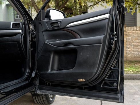 Used 2017 Toyota Highlander Plus image 54