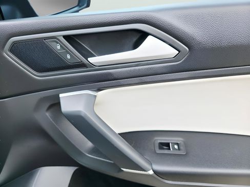 Used 2020 Volkswagen Tiguan SE R-Line image 18