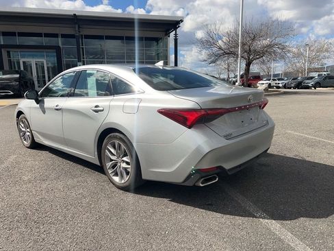 Used 2021 Toyota Avalon XLE w/ Moonroof Package image 6