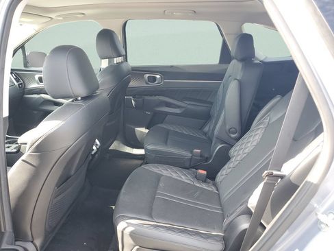 Used 2023 Kia Sorento SX AWD/4WD image 11