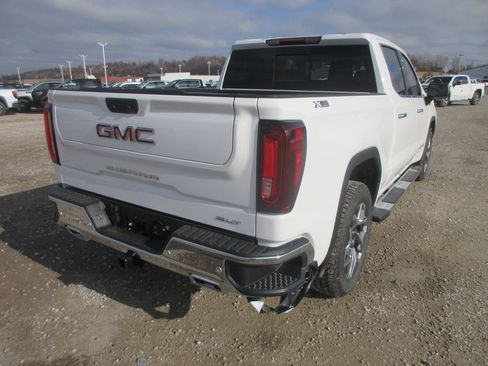 New 2026 GMC Sierra 1500 SLT image 5