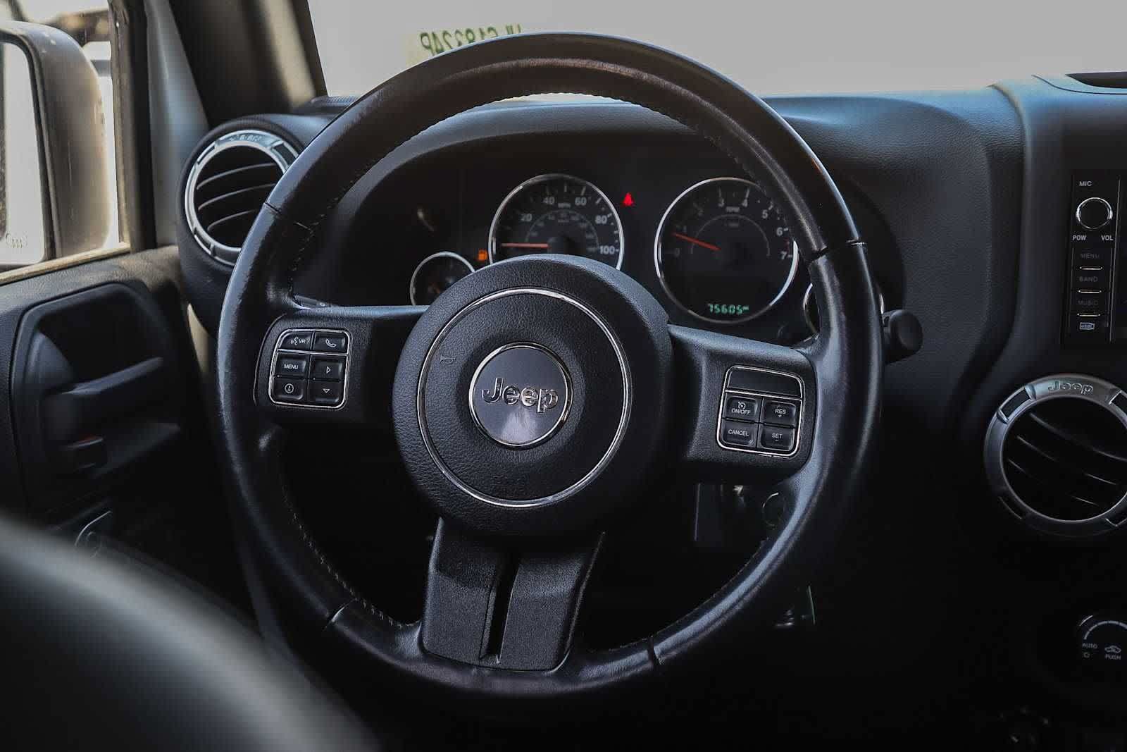 Used 2017 Jeep Wrangler Unlimited Sahara w/ Connectivity Group AWD/4WD image 17