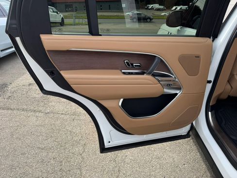 Used 2024 Land Rover Range Rover Long Wheelbase SE AWD/4WD image 16