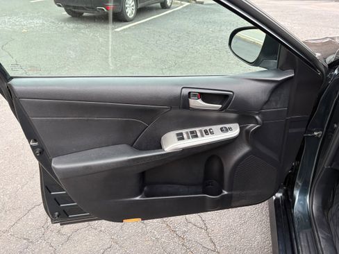 Used 2013 Toyota Camry SE w/ Leather Pkg image 12