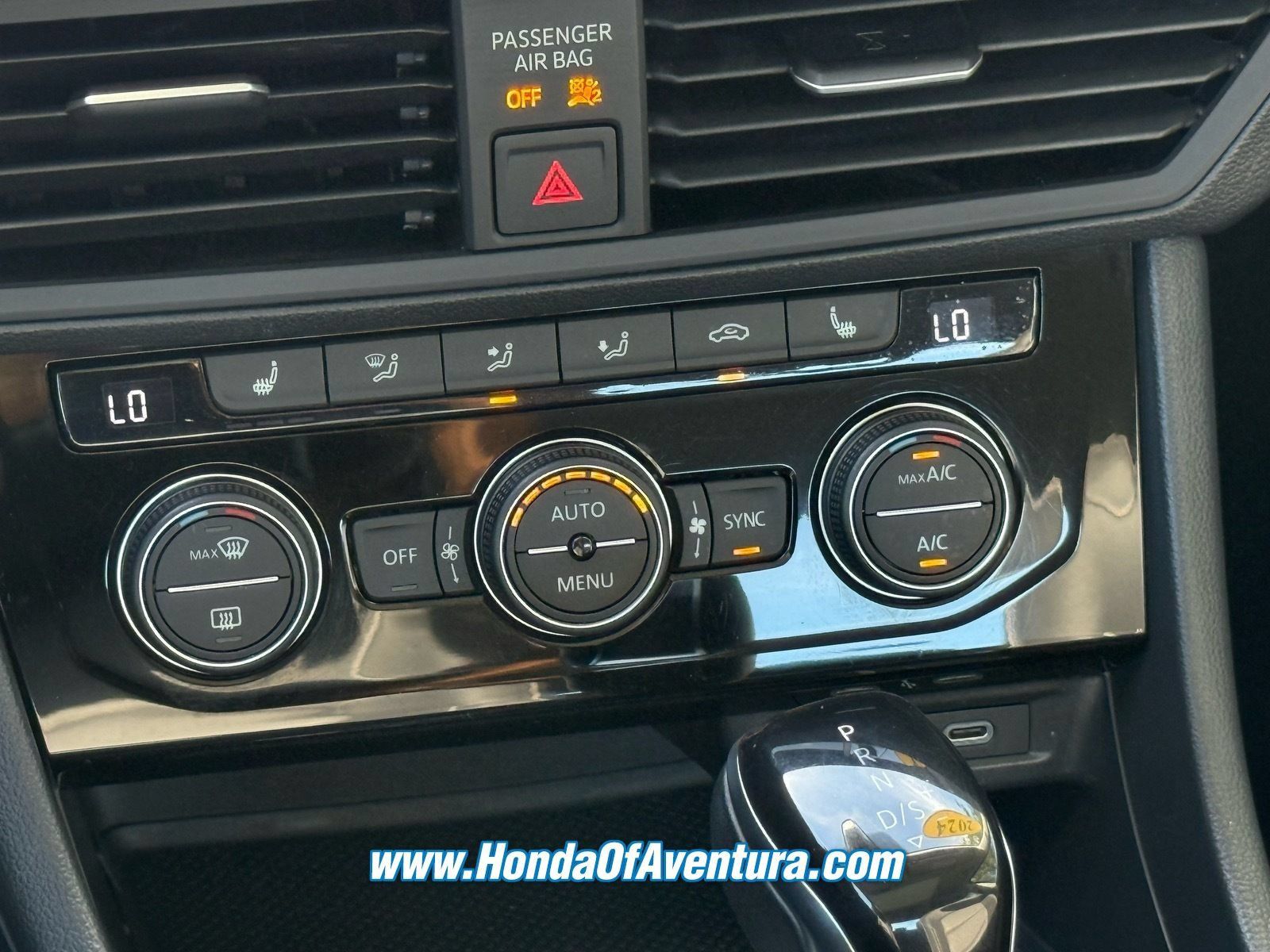 Used 2024 Volkswagen Jetta SE FWD image 16