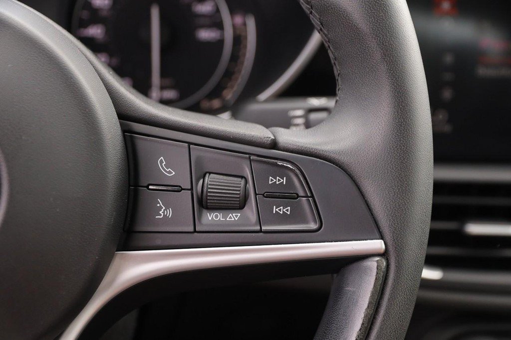 Used 2019 Alfa Romeo Giulia AWD image 13