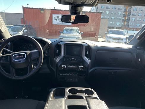 Used 2021 GMC Sierra 3500 4x4 Crew Cab w/ Gooseneck/5TH Wheel Package image 9