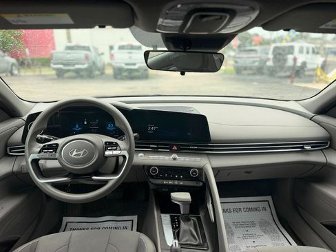 Used 2024 Hyundai Elantra SEL FWD image 15