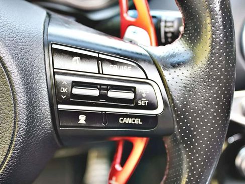 Used 2018 Kia Stinger GT2 image 16