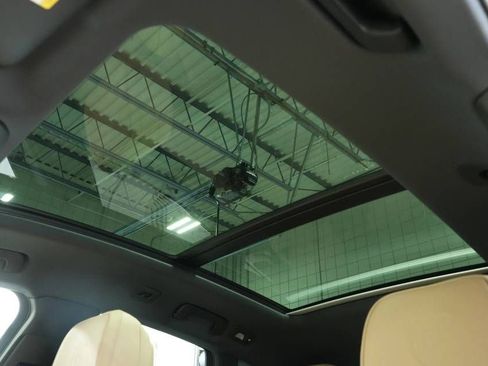 New 2026 Porsche Macan image 37