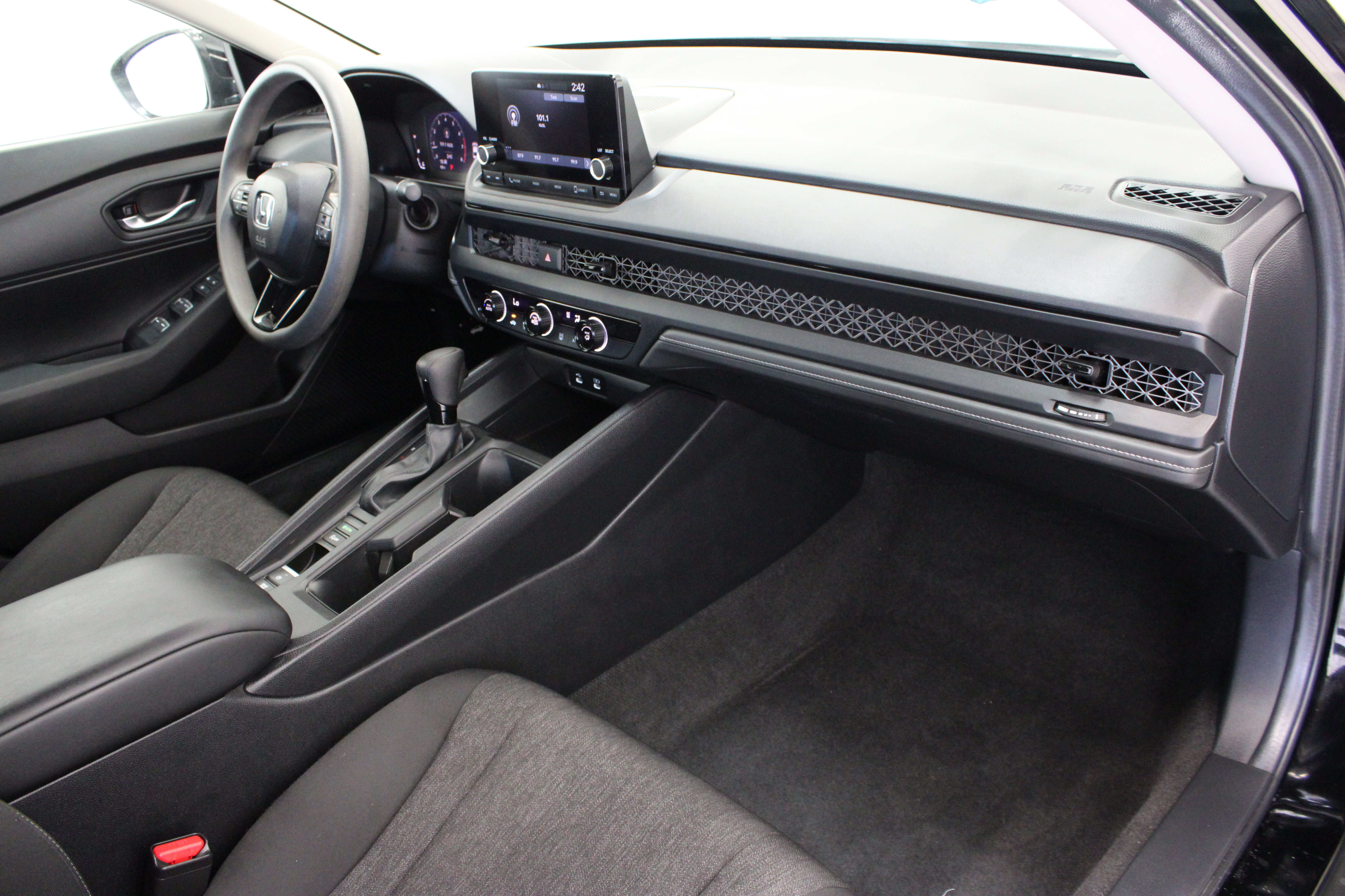 Used 2025 Honda Accord LX image 32