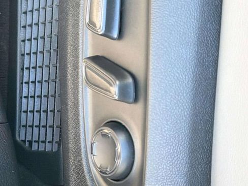 Used 2025 Toyota Sienna XLE image 26