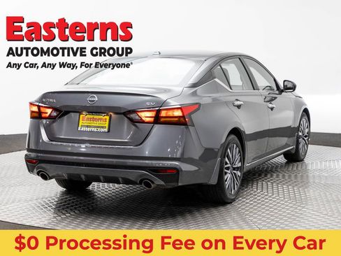 Used 2023 Nissan Altima 2.5 SV w/ SV Premium Package FWD image 5