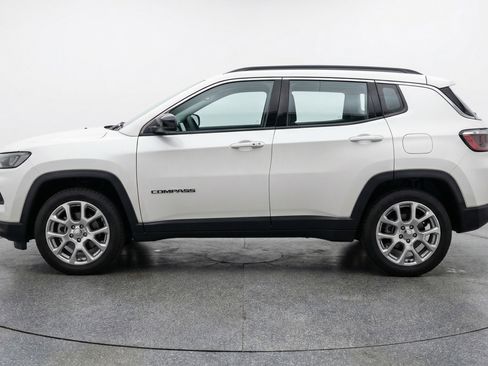 Used 2025 Jeep Compass Limited AWD/4WD image 5