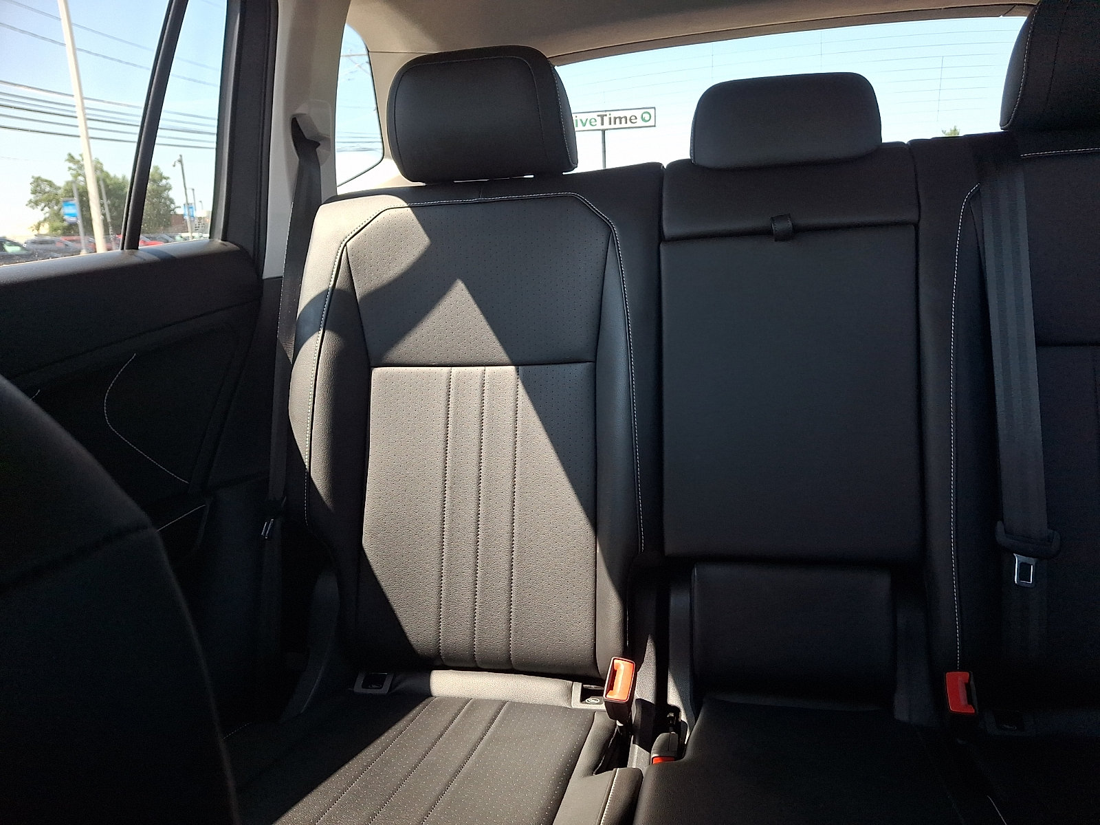 Used 2024 Volkswagen Tiguan SE AWD/4WD image 14