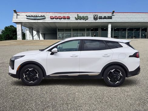 Used 2026 Kia Sportage EX FWD image 3