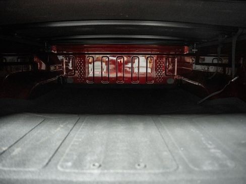 Used 2021 Jeep Gladiator Willys image 11