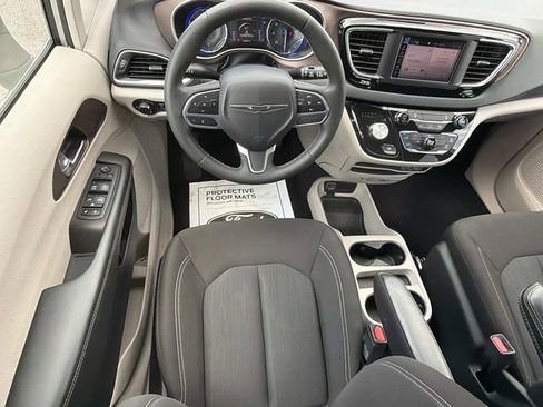 Used 2023 Chrysler Voyager LX FWD image 25