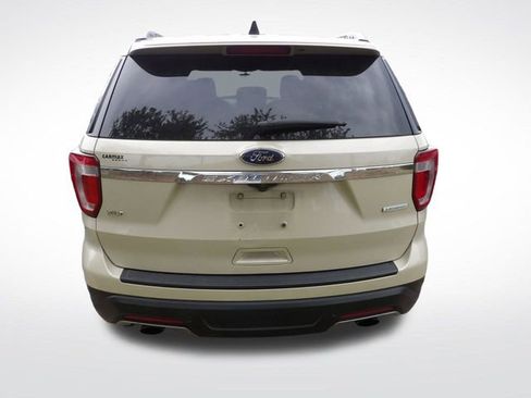 Used 2018 Ford Explorer XLT FWD image 14