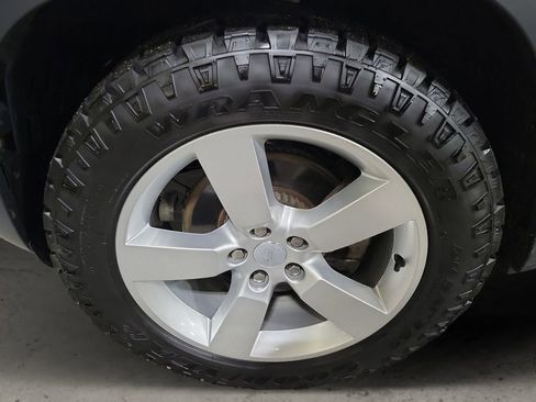 Used 2025 Land Rover Defender 110 S AWD/4WD image 9