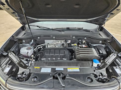Used 2025 Volkswagen Atlas SE image 30