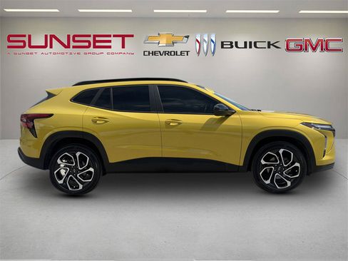 Certified 2024 Chevrolet Trax RS w/ Sunroof Package FWD image 8