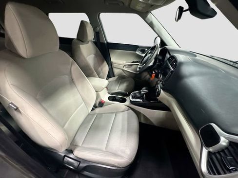 Used 2023 Kia Soul LX w/ LX Technology Package FWD image 26