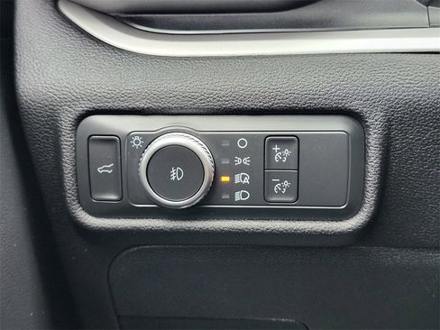 Certified 2022 Ford Explorer XLT w/ Equipment Group 202A image 25