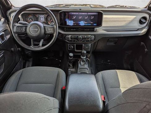 Used 2024 Jeep Wrangler Unlimited Sport AWD/4WD image 17