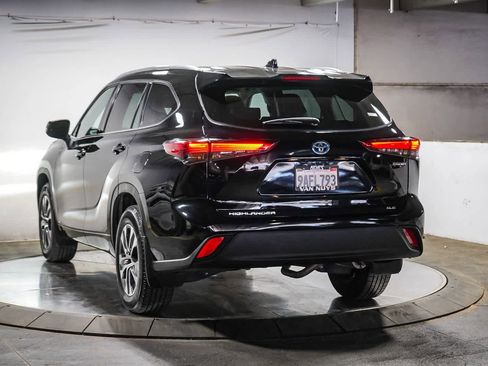 Used 2022 Toyota Highlander XLE image 9