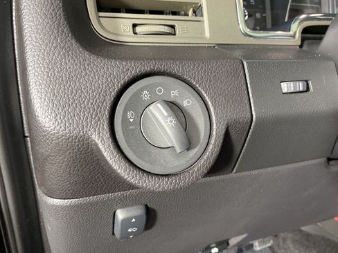 Used 2014 Lincoln Navigator 4WD image 23