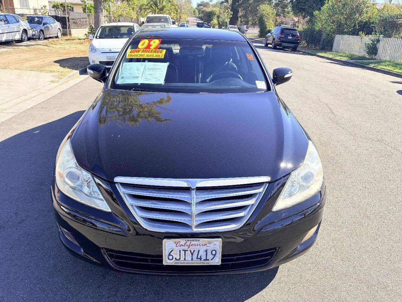 Used 2009 Hyundai Genesis 3.8 RWD image 2