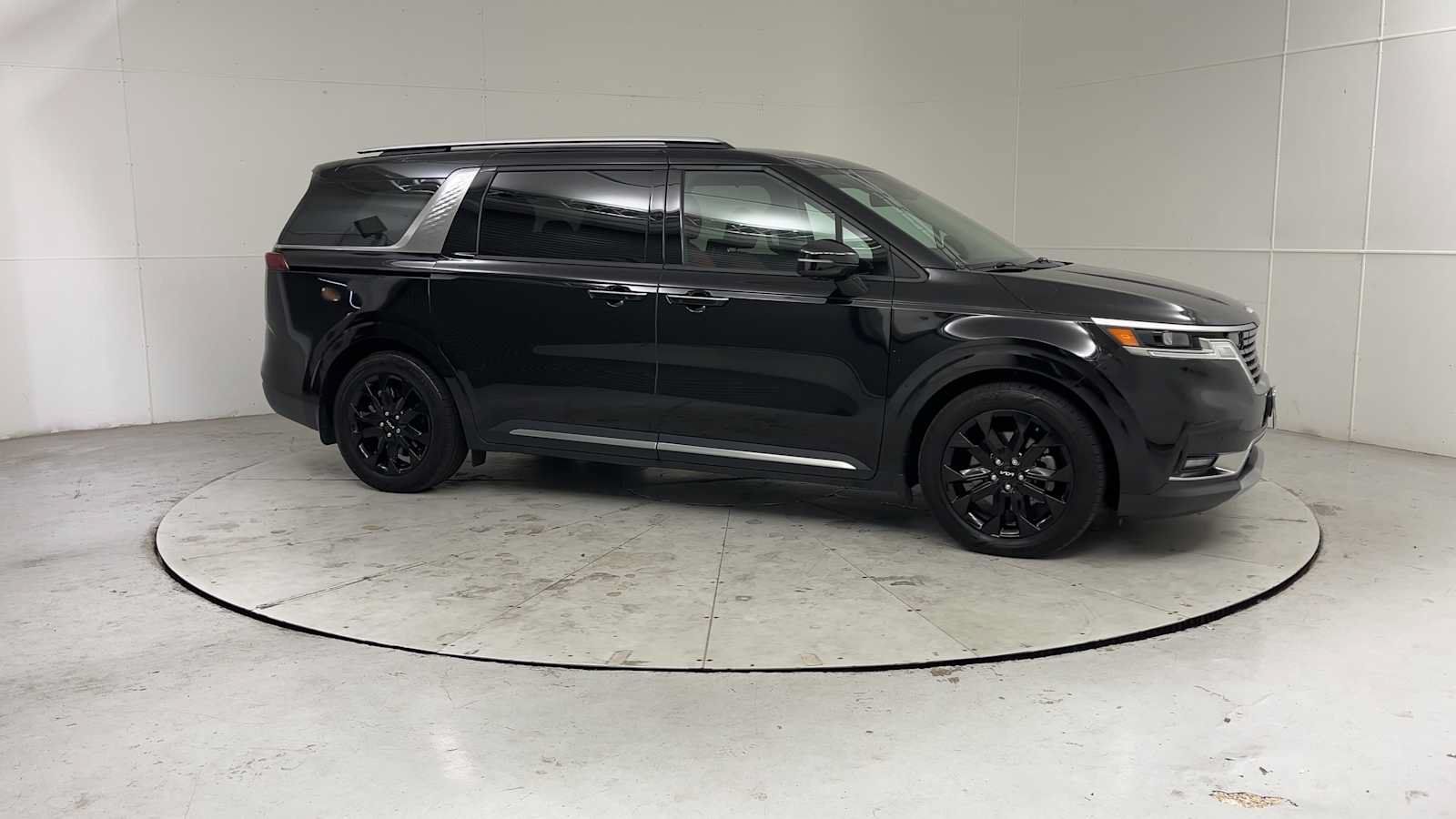 Used 2024 Kia Carnival SX FWD image 8