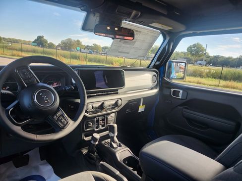 New 2025 Jeep Gladiator Sport image 8