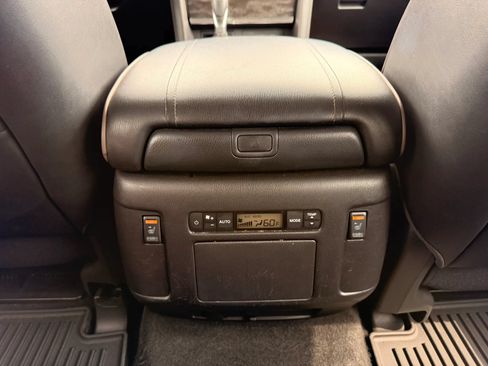 Used 2022 Nissan Armada Platinum w/ Captain's Chairs Package RWD image 40