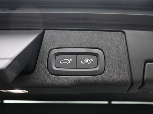 Used 2023 Volvo XC60 B6 Ultimate w/ Protection Package Premier AWD/4WD image 29