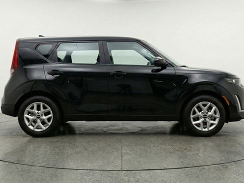 Used 2025 Kia Soul LX w/ LX Technology Package FWD image 11