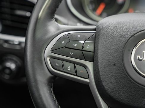 Used 2019 Jeep Cherokee Limited image 29