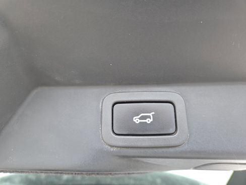 Used 2017 Land Rover Range Rover Sport SVR image 20