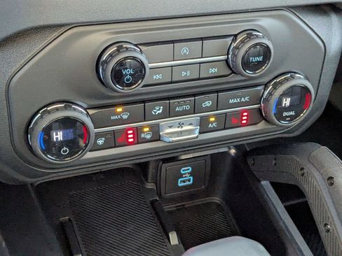 New 2025 Ford Bronco Badlands w/ Sasquatch Package AWD/4WD image 23