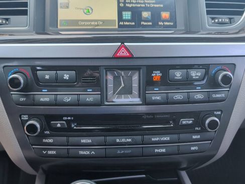 Used 2015 Hyundai Genesis 3.8 RWD image 32