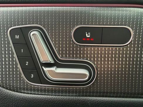 Used 2021 Mercedes-Benz GLB 250 4MATIC image 14