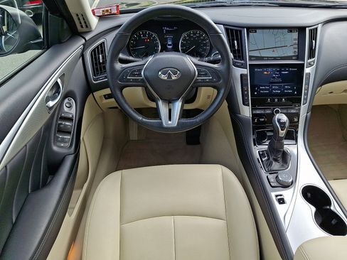 Used 2019 INFINITI Q50 Luxe w/ Essential Package (3.0T Luxe) AWD/4WD image 11