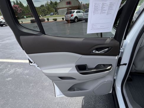 Used 2019 GMC Acadia SLT w/ LPO, Floor Liner Package FWD image 33